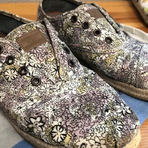 Floral Toms 9.5